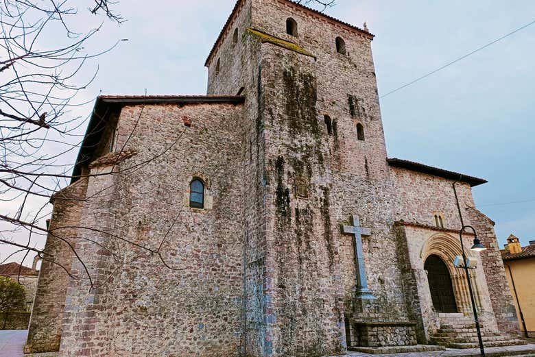 Fachada de la basílica de Llanes