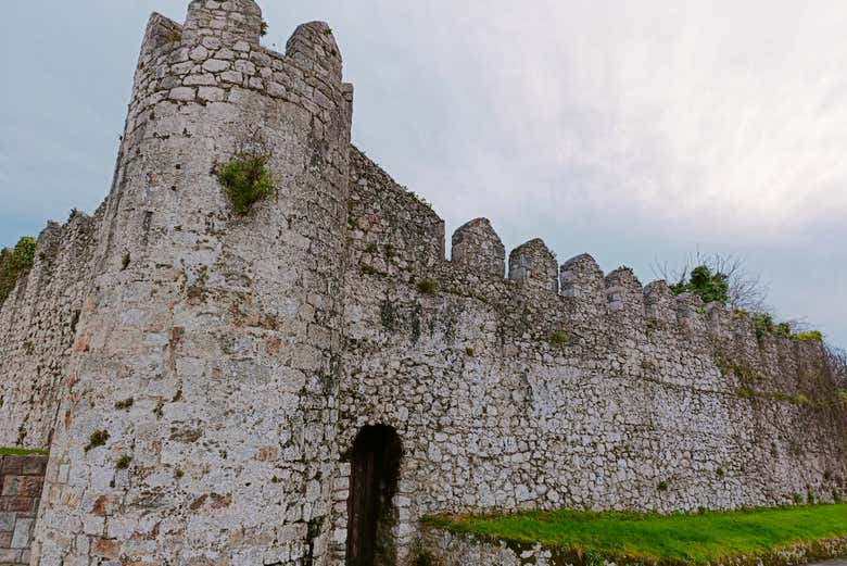 Muralla urbana de Llanes