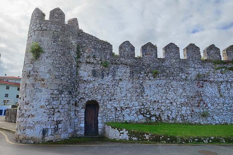 Veremos la muralla urbana de Llanes