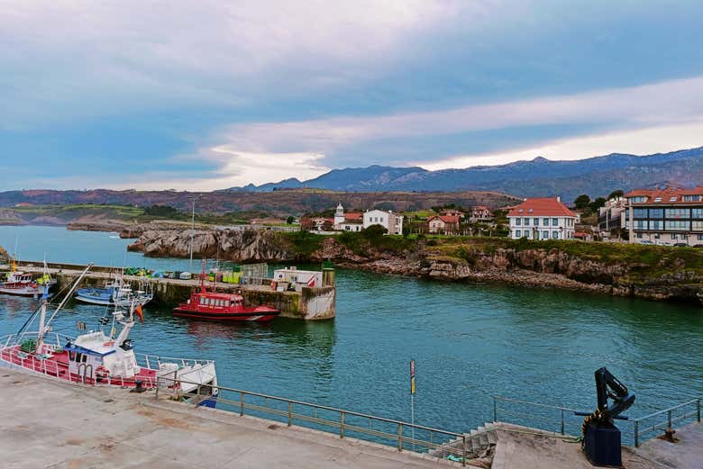 Vistas del puerto de Llanes