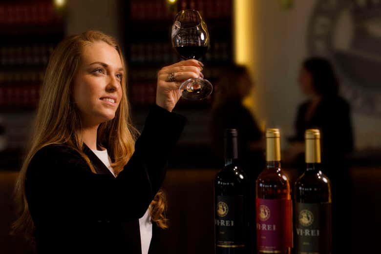 Degustação de vinhos nas adegas Vi Rei