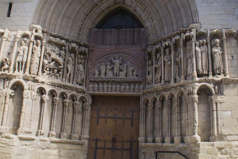 Admirando la parroquia de San Bartolomé