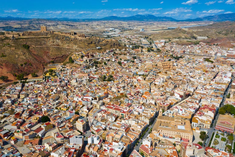 Lorca y su fortaleza desde las alturas 