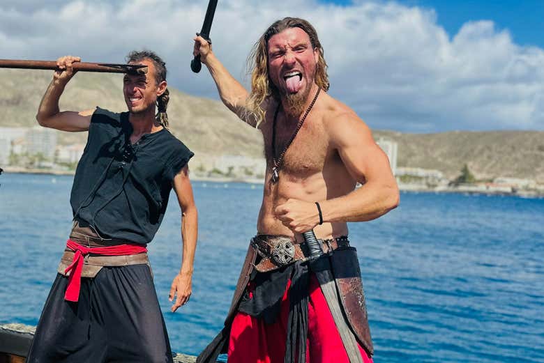 Animación vikinga en la cubierta del barco