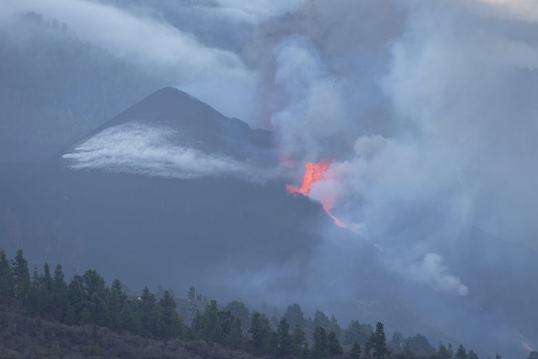 The Cumbre Vieja volcano erupting