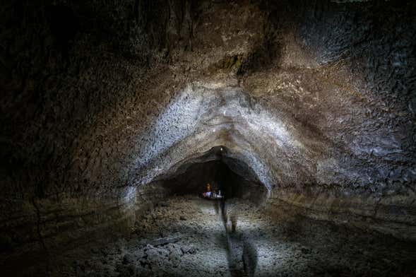 Espeleología en la Cueva de Las Palomas