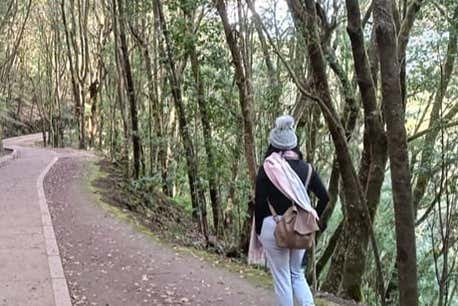 Caminando por uno de los senderos de la ruta