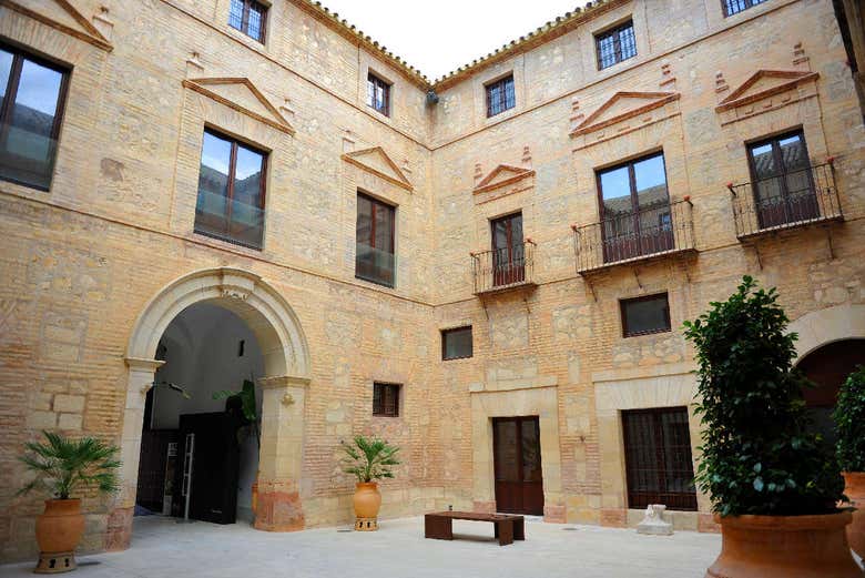 Pátio do palácio dos condes de Santa Ana