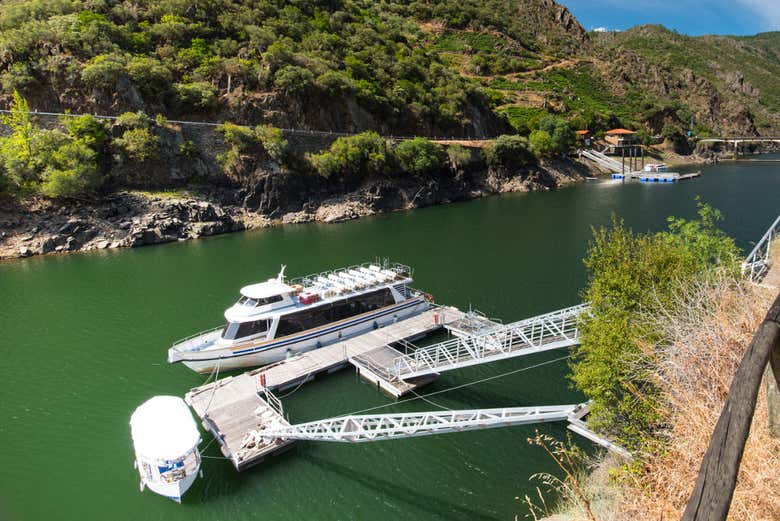 Barco turístico da Ribeira Sacra