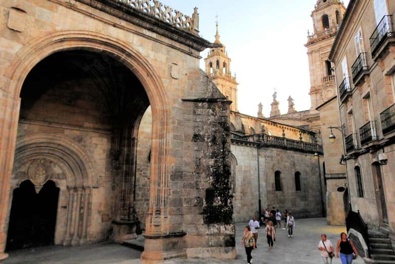 Passeando pelo exterior da Catedral de Lugo