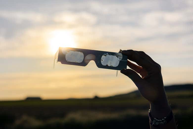Os proporcionaremos las gafas para ver el eclipse
