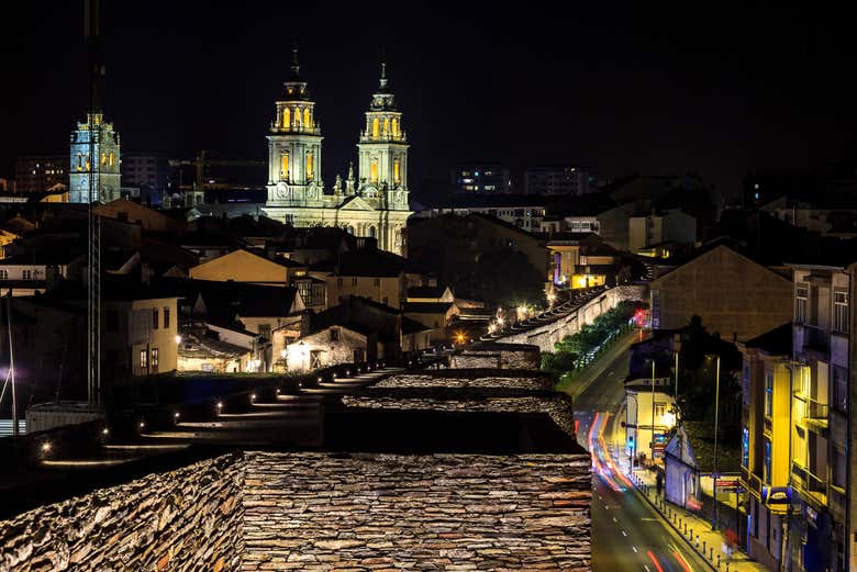 La muraille de Lugo de nuit