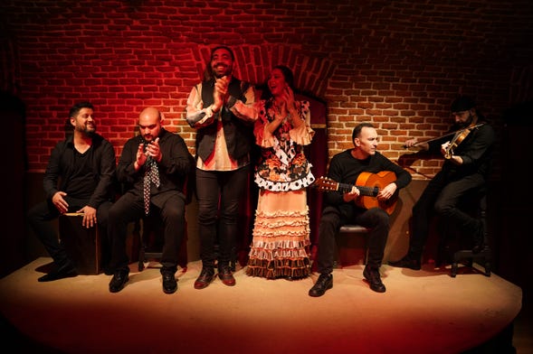 Spettacolo alla storica grotta dell'Essential Flamenco