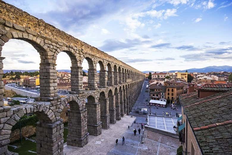 O aqueduto é uma das joias históricas da cidade