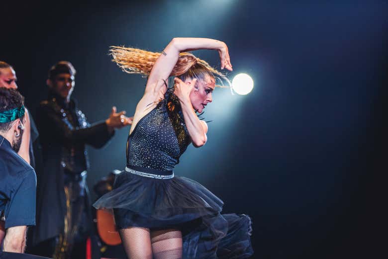 Una de las bailarinas de WAH 