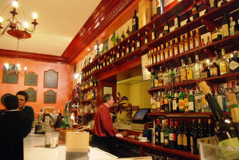 Vous visiterez des bars emblématiques