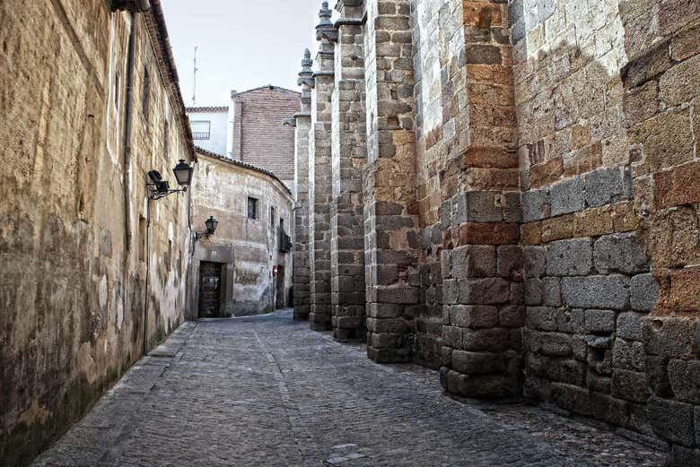 Paseando por una calle típica de Ávila