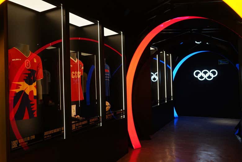 El museo cuenta con una gran exposición de camisetas