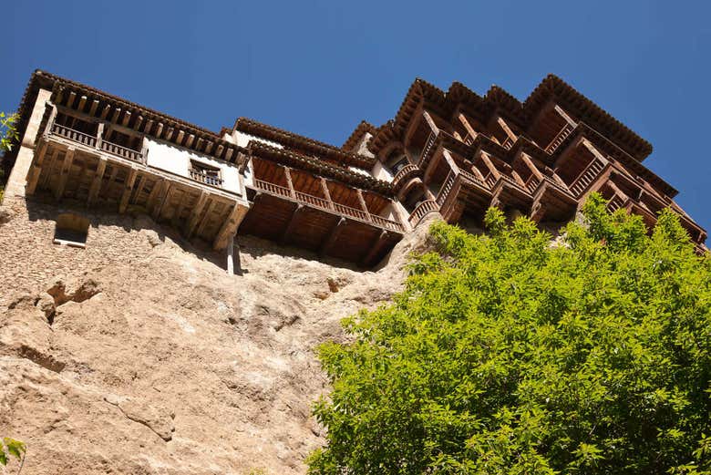 Casas em Cuenca vistas da foz Hoz de Huécar