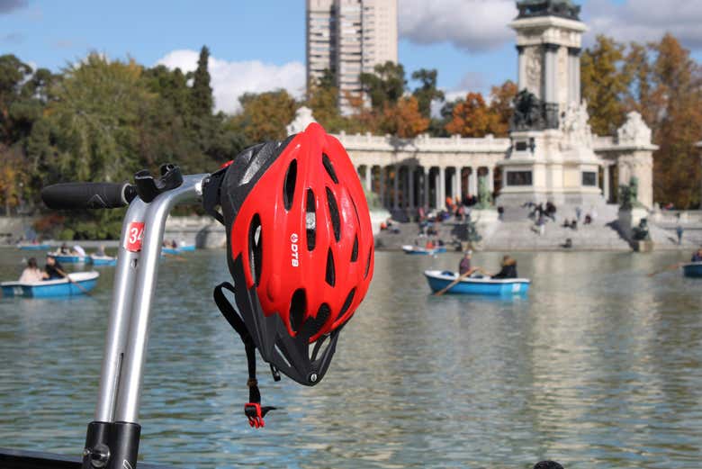 Segway opposite El Retiro lake