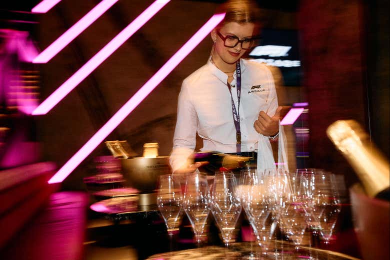 Disfrutaréis de un cócktail en F1® Arcade