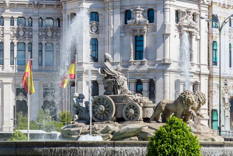 Admiring Cibeles Fountain