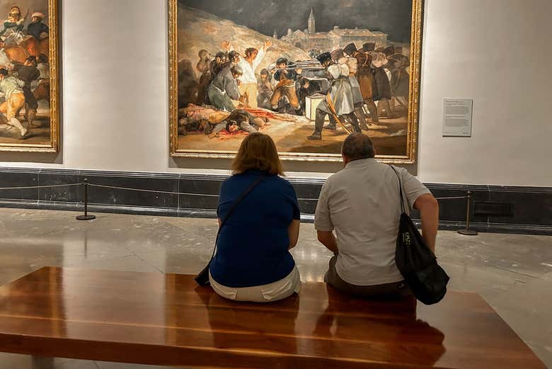 Viendo Los fusilamientos del 2 de mayo, obra de Goya