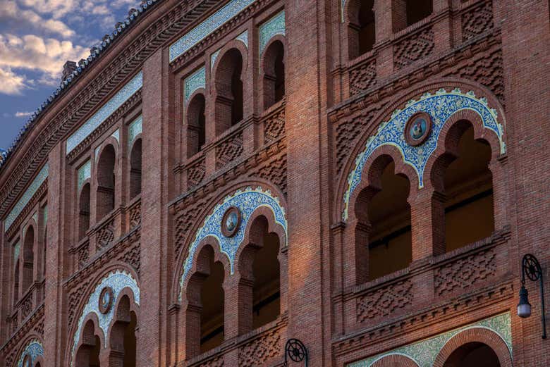 Detalle de la fachada neomudéjar