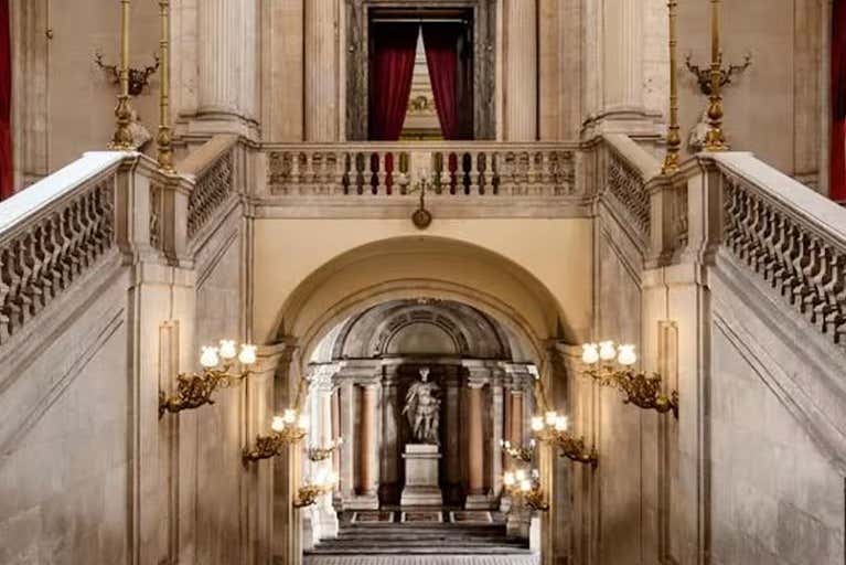 Escalier monumental du Palais royal