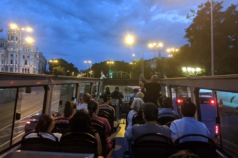 Disfrutando de la ruta nocturna por Madrid