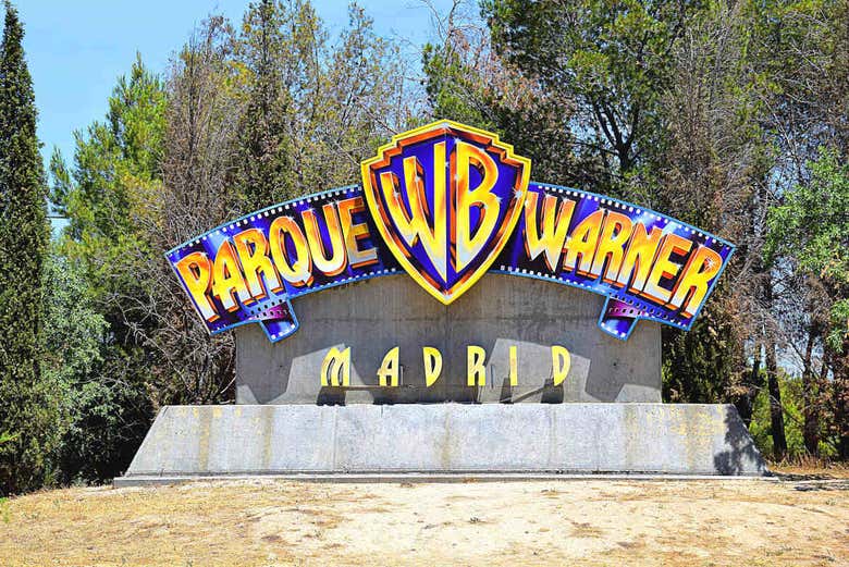 Entrada al Paque Warner