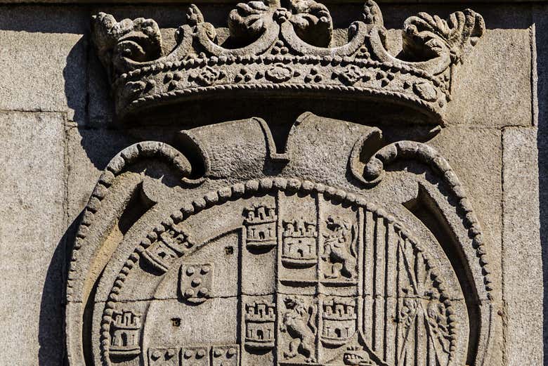 Scudo in pietra del monastero