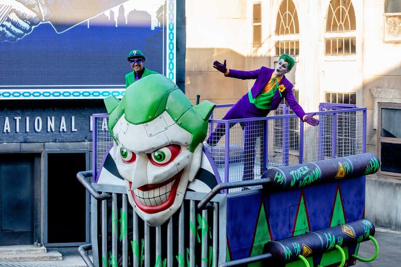 Uma das cenas do DC Super-Villains Stunt Show