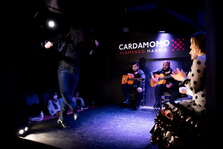 Profitez du spectacle au Cardamomo