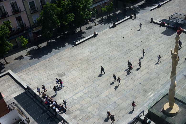 Vue sur l'esplanade devant la musée Reina Sofía