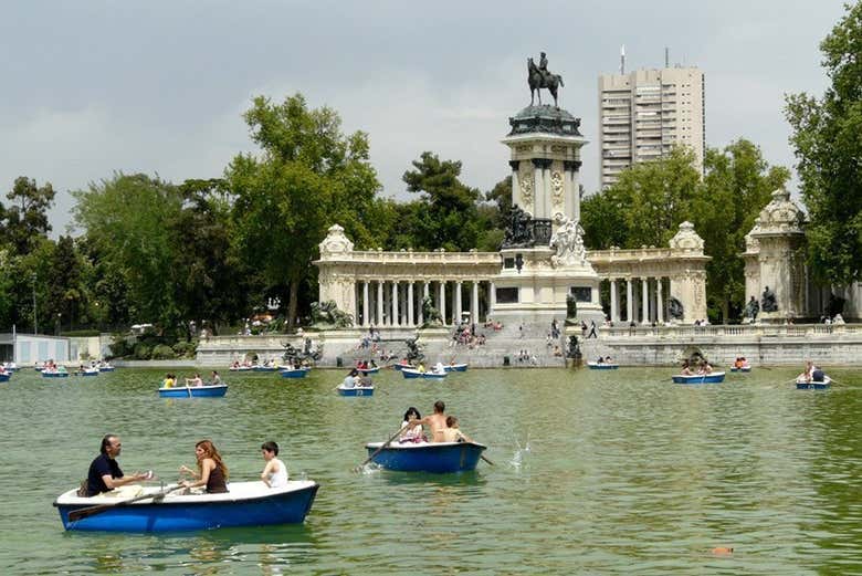 Étang du Retiro et monument en l'honneur d'Alphonse XII