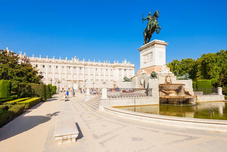 Estatua de Felipe IV, en la Plaza de Oriente