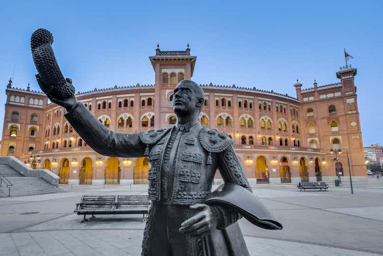 Estatua en el exterior de Las Ventas