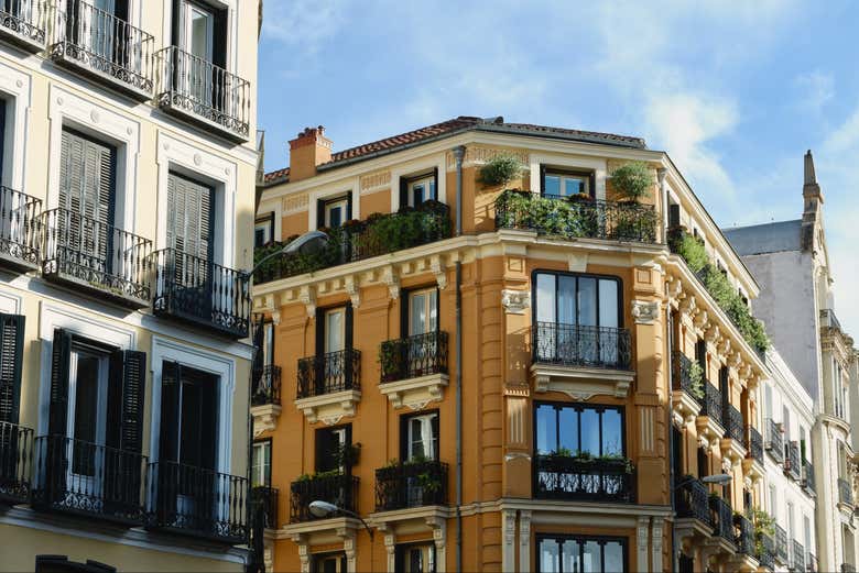 Facciate classiche nel centro di Madrid