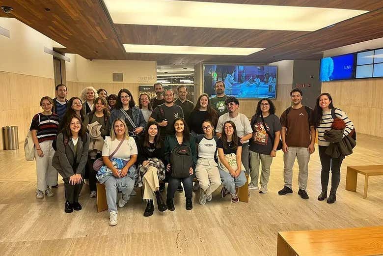 Groupe visitant le musée