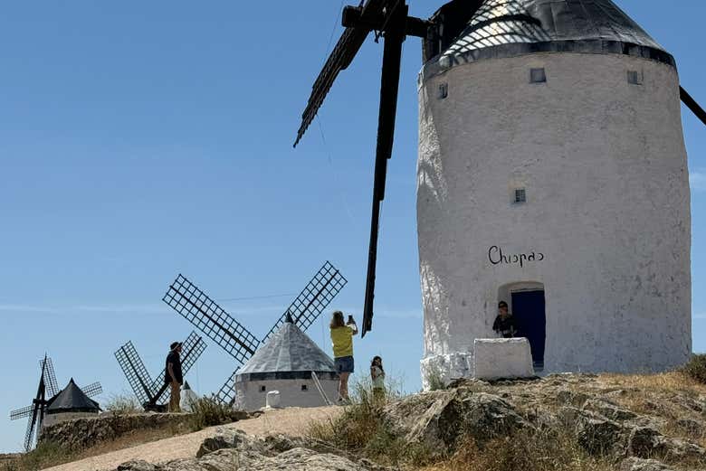 Fotografiando uno de los molinos de Consuegra
