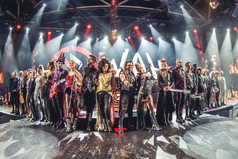 ¡Todos los cantantes y bailarines!