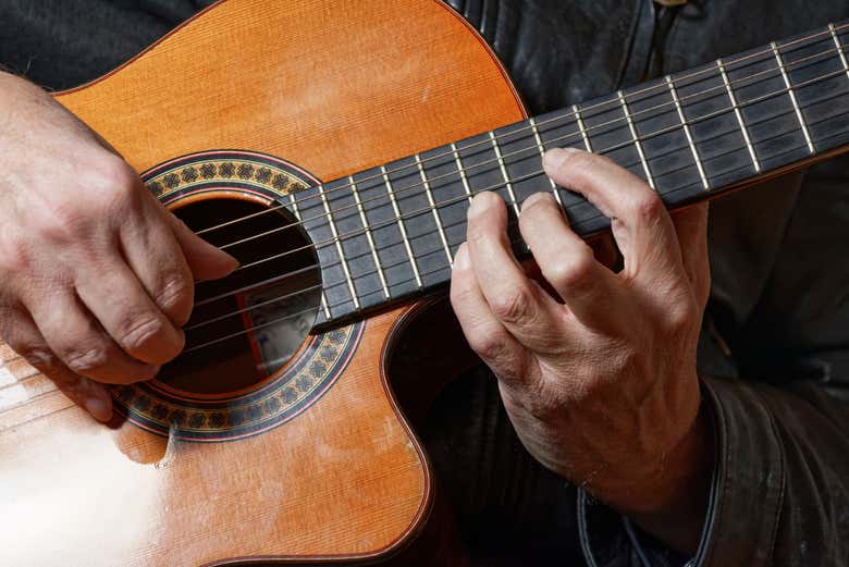 Los rasgueos de guitarra son esenciales en el flamenco