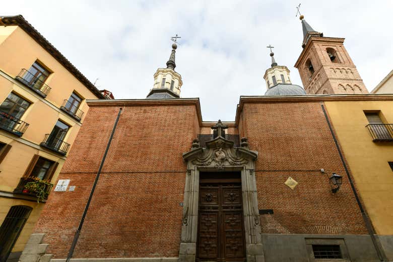 Contemplando la chiesa di San Nicolás