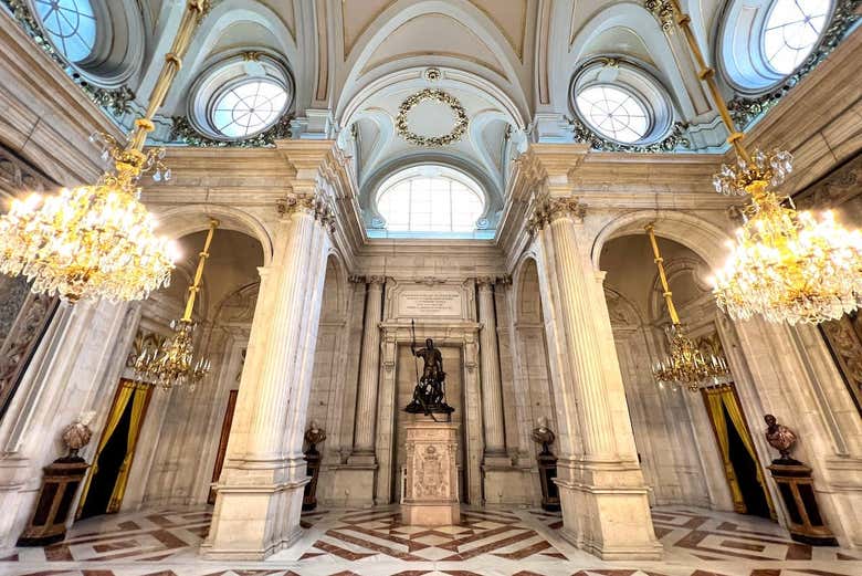 Explorez les salles du palais