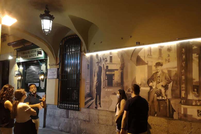 Recorriendo el pasadizo de San Ginés