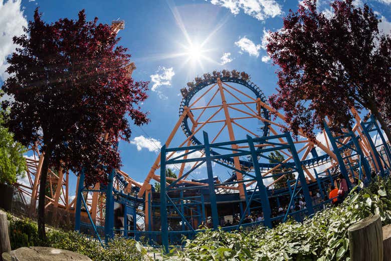 Montaña rusa en el Parque Warner