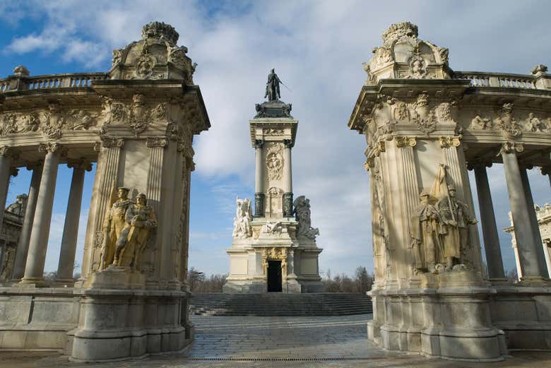 Monument Alfonso XII dans le parc du Retiro