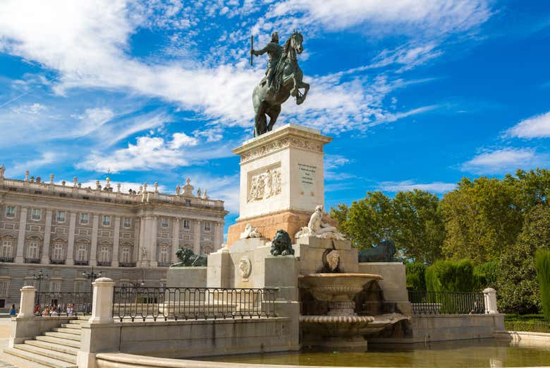 Monument à Philippe IV sur la plaza de Oriente