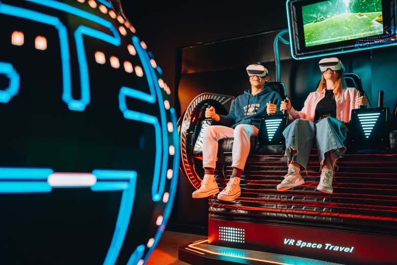Disfrutando de la realidad virtual en el Museo del Videojuego